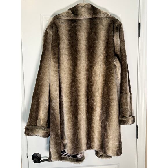 Beautiful Dennis Basso Faux Fur Coat - Picture 5 of 5